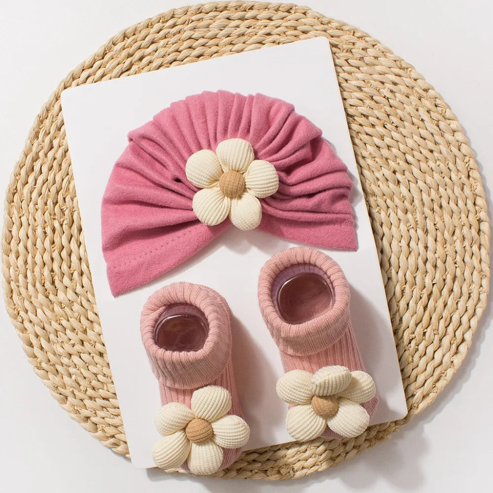 Sweet Big Flower Baby Hat Socks Set Comfortable Soft Knit Newborn Hat with Socks Non-Slip Warm Infant Socks Set Everyday Wear
