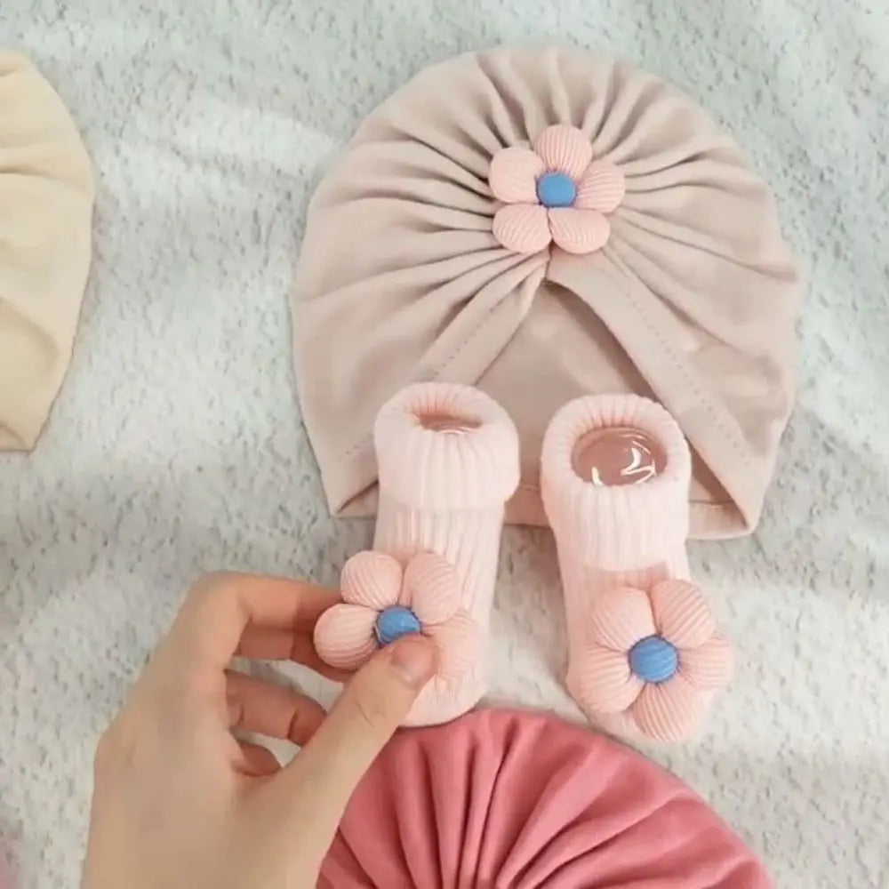 Sweet Big Flower Baby Hat Socks Set Comfortable Soft Knit Newborn Hat with Socks Non-Slip Warm Infant Socks Set Everyday Wear