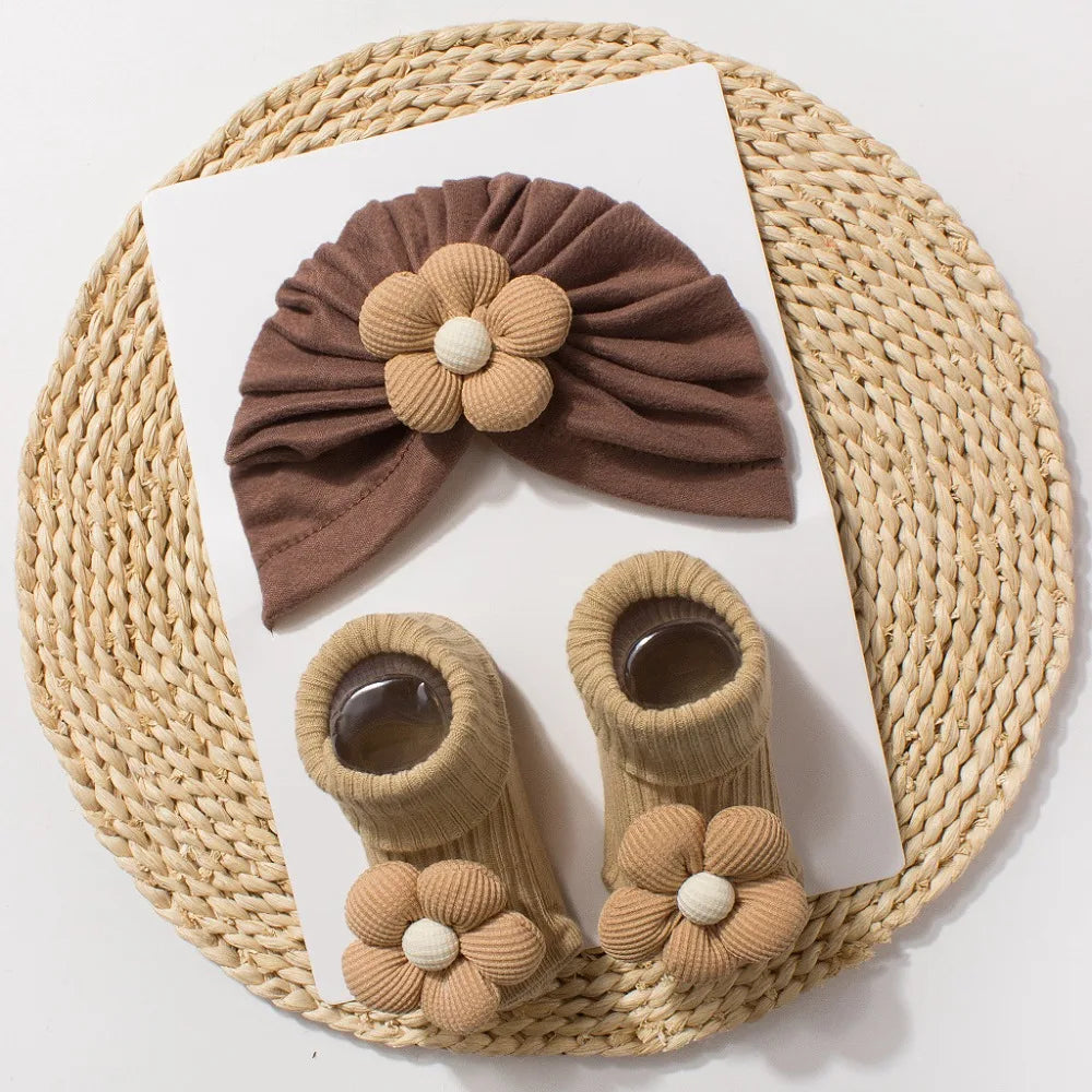 Sweet Big Flower Baby Hat Socks Set Comfortable Soft Knit Newborn Hat with Socks Non-Slip Warm Infant Socks Set Everyday Wear