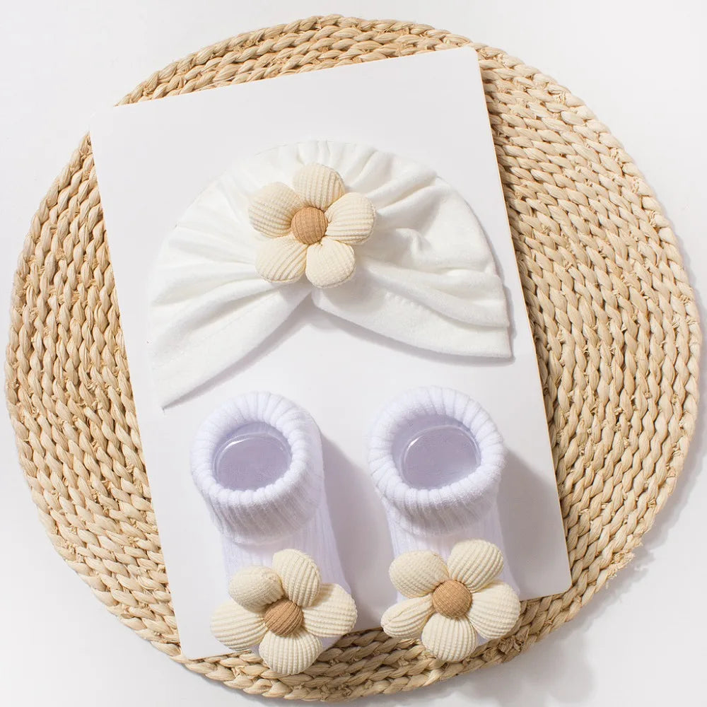 Sweet Big Flower Baby Hat Socks Set Comfortable Soft Knit Newborn Hat with Socks Non-Slip Warm Infant Socks Set Everyday Wear