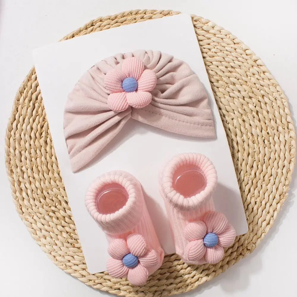 Sweet Big Flower Baby Hat Socks Set Comfortable Soft Knit Newborn Hat with Socks Non-Slip Warm Infant Socks Set Everyday Wear