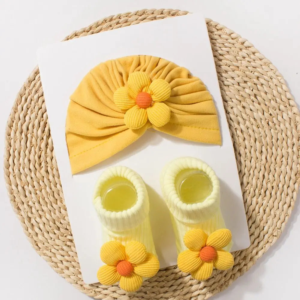 Sweet Big Flower Baby Hat Socks Set Comfortable Soft Knit Newborn Hat with Socks Non-Slip Warm Infant Socks Set Everyday Wear