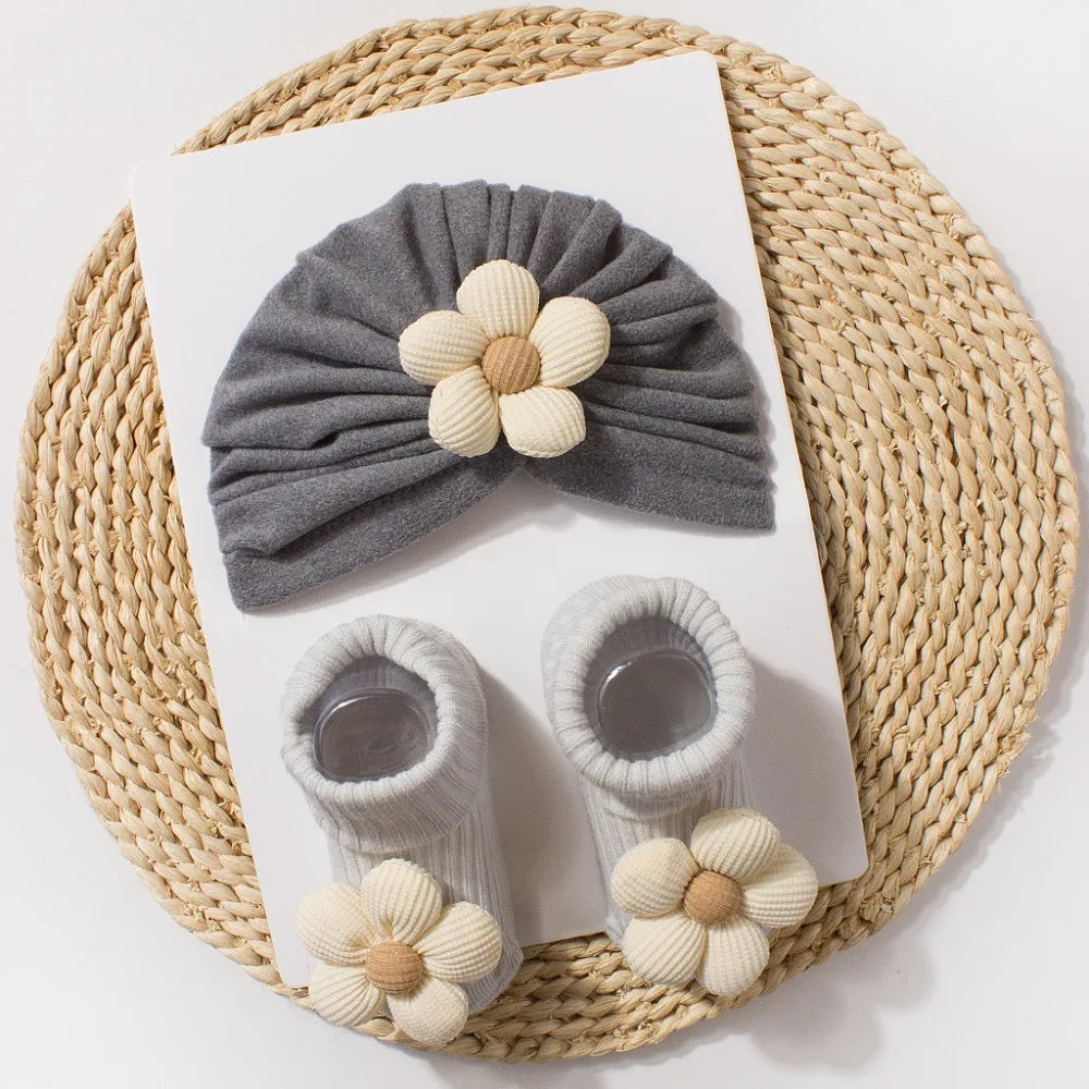 Sweet Big Flower Baby Hat Socks Set Comfortable Soft Knit Newborn Hat with Socks Non-Slip Warm Infant Socks Set Everyday Wear