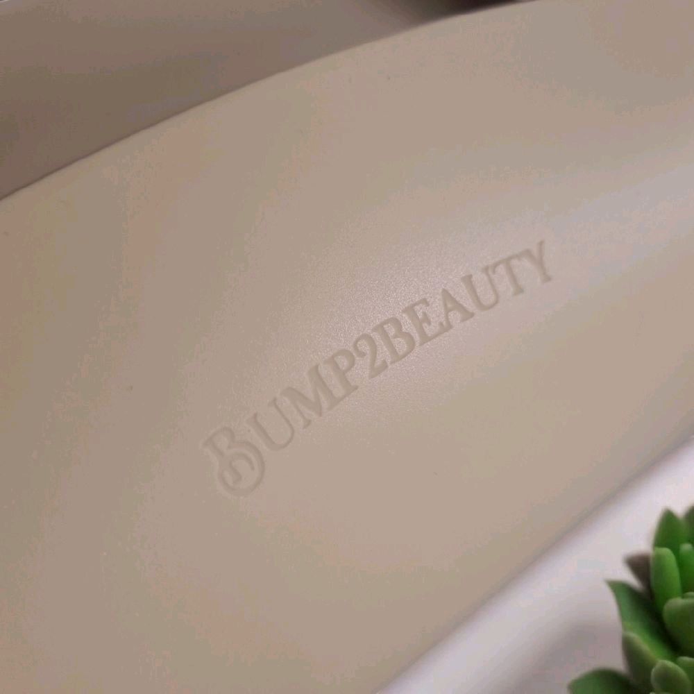 Bump2Beauty Cream Silicone Feeding Bib